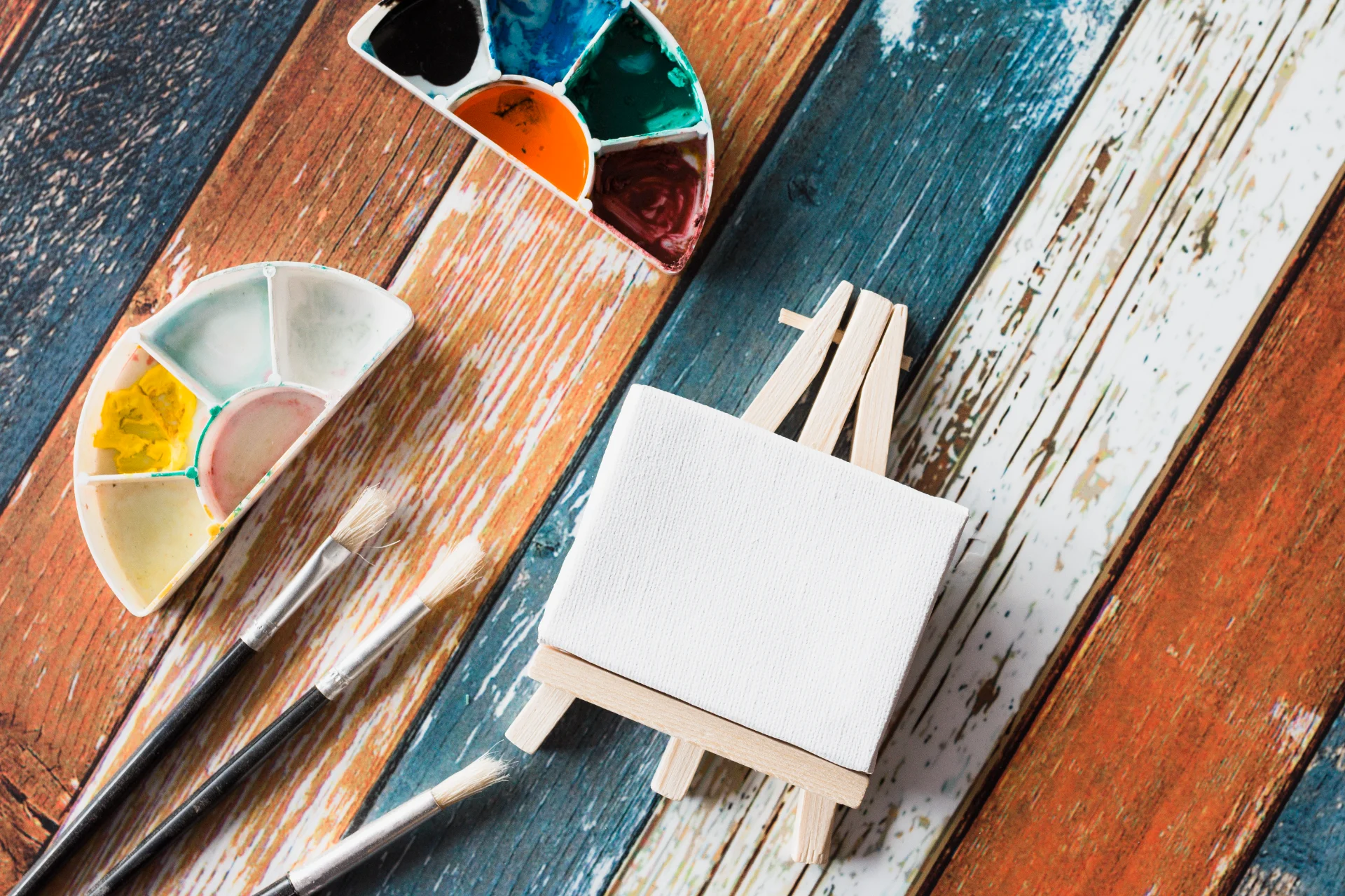 mini blank easel painting equipment old colorful wooden table